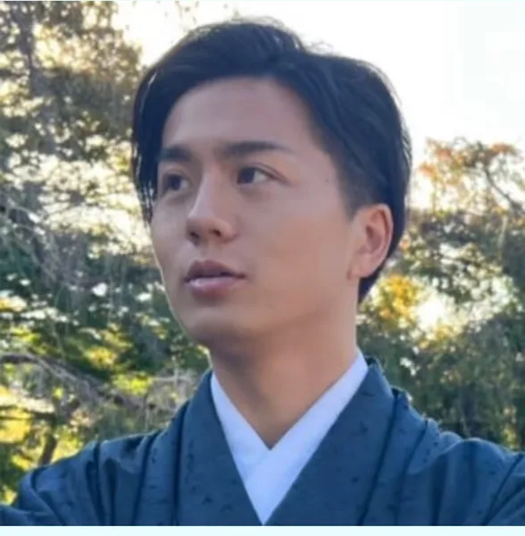 やまもとりゅうけんのプロフィール。ワンダフルワイフ株式会社代表、1987年大阪生まれ、神戸大学経営学部卒業、新卒で東証一部上場企業にプログラマーとして就職したのち27歳でフリーランスエンジニアとして独立と書かれている